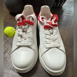 EUC Marc Jacobs” The Tennis Shoe” leather sneaker sz7